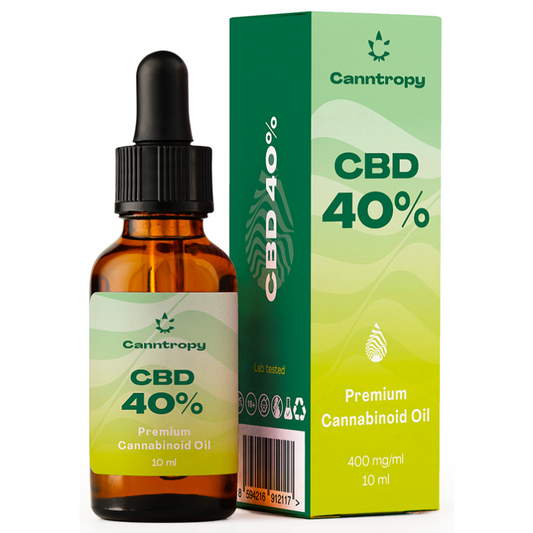 Canntropy CBD Oil 40% premium cannabinoid olie 10 ml flaske med pipette ved siden af original grøn produktemballage fotograferet fra frontvinkel på hvid baggrund.