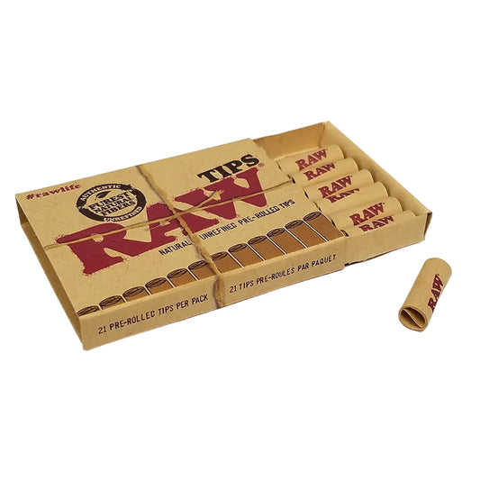RAW pre-rolled tips pakke med 21 naturlige ublegede filtertips vist i åben papæske fotograferet fra let ovenfra sidevinkel på hvid baggrund.